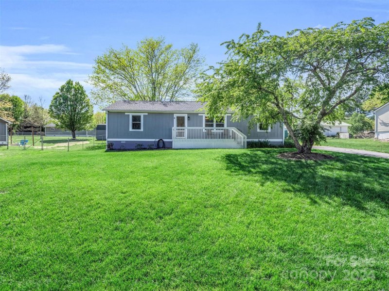 Property image 3 at 54 Silverleaf Drive, Hendersonville, NC 28739