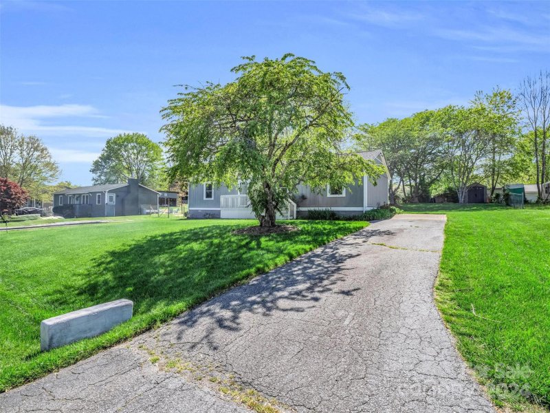 Property image 4 at 54 Silverleaf Drive, Hendersonville, NC 28739