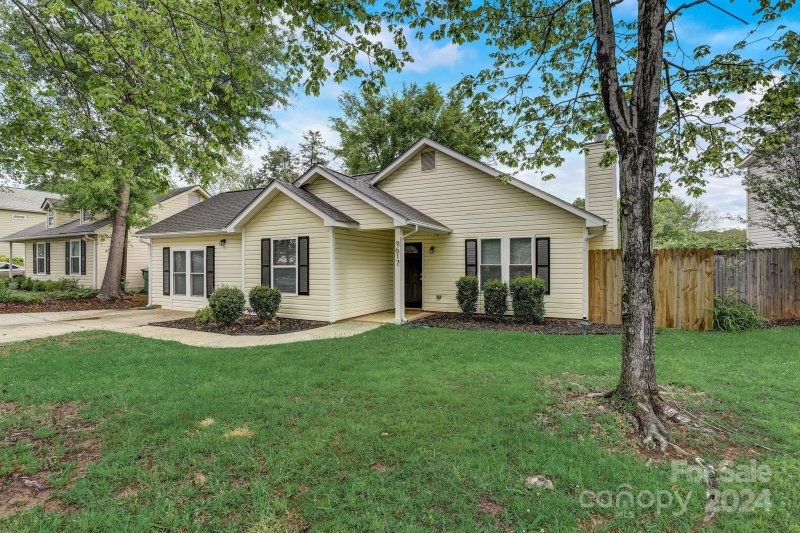 Property image 2 at 9617 Farmridge Lane, Matthews, NC 28105