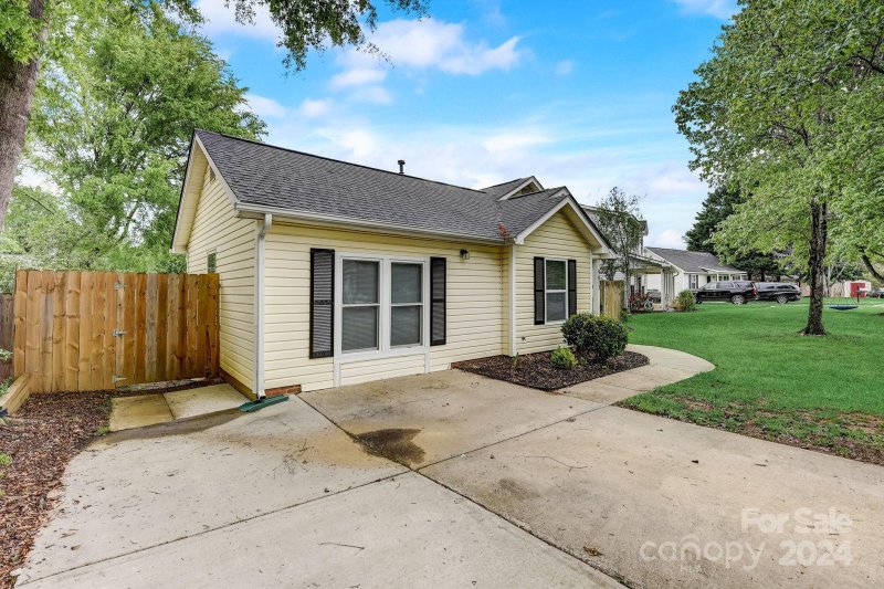 Property image 3 at 9617 Farmridge Lane, Matthews, NC 28105