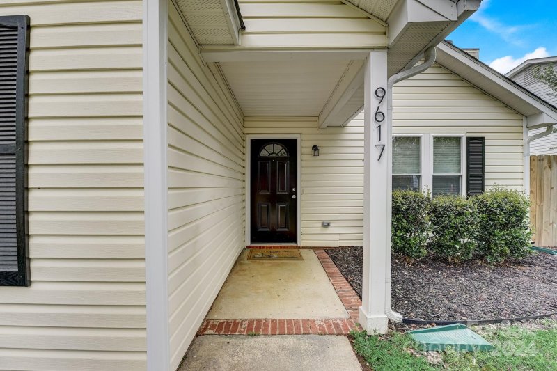 Property image 4 at 9617 Farmridge Lane, Matthews, NC 28105