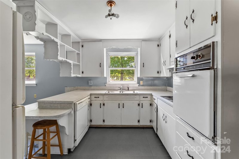 Property image 3 at 2820 21st Street, Hickory, NC 28601