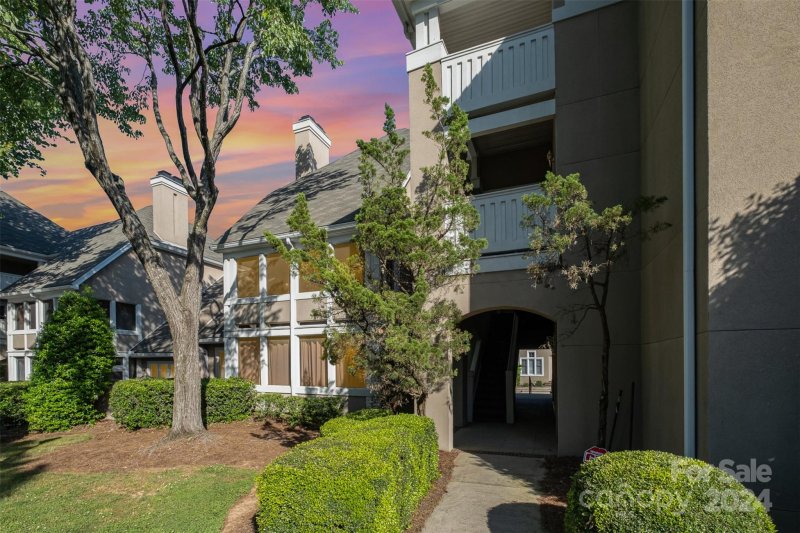 9211 Ravenwing Drive