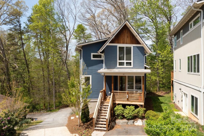 Property image 2 at 41 Mauricet Lane, Asheville, NC 28806