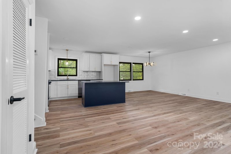 Property image 4 at 4555 Emory Lane, Charlotte, NC 28211