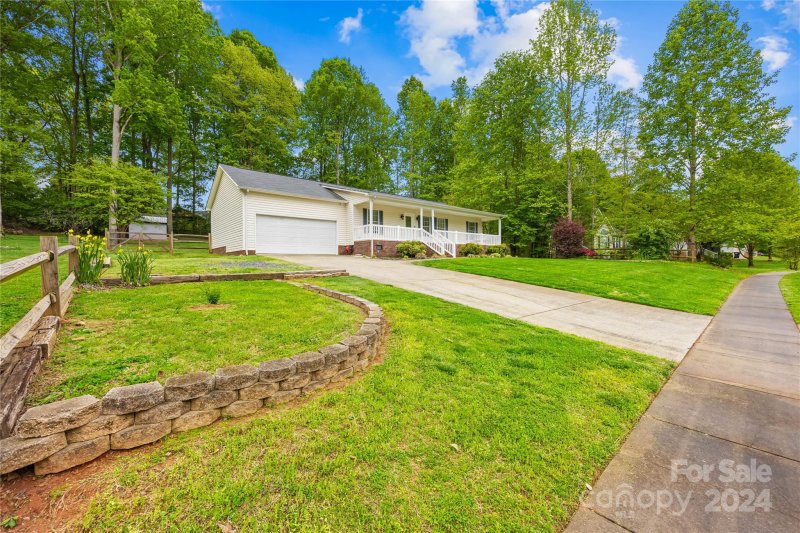 Property image 3 at 220 Shenandoah Loop, Troutman, NC 28166