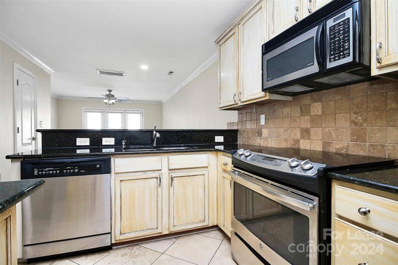 Property image 4 at 1218 Green Oaks Lane, Charlotte, NC 28205