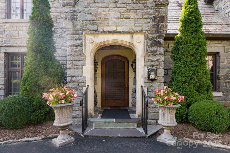 Property image 3 of 436 Vanderbilt Road in Biltmore Forest, Asheville, NC 28803