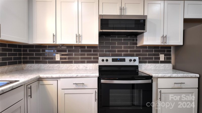 5812 Hunting Ridge Lane