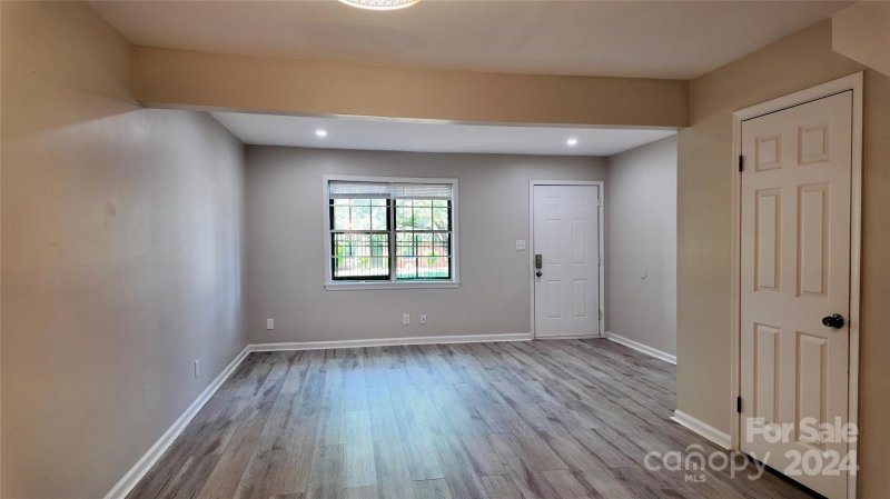 Property image 4 at 5812 Hunting Ridge Lane, Charlotte, NC 28212