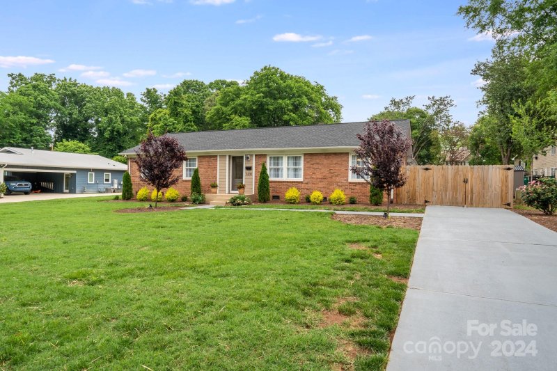 Property image 5 at 3200 Driftwood Drive, Charlotte, NC 28205