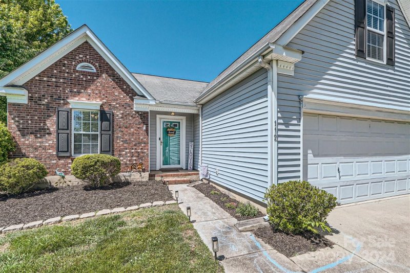 Property image 3 at 112 Crest Oak Lane, Mount Holly, NC 28120