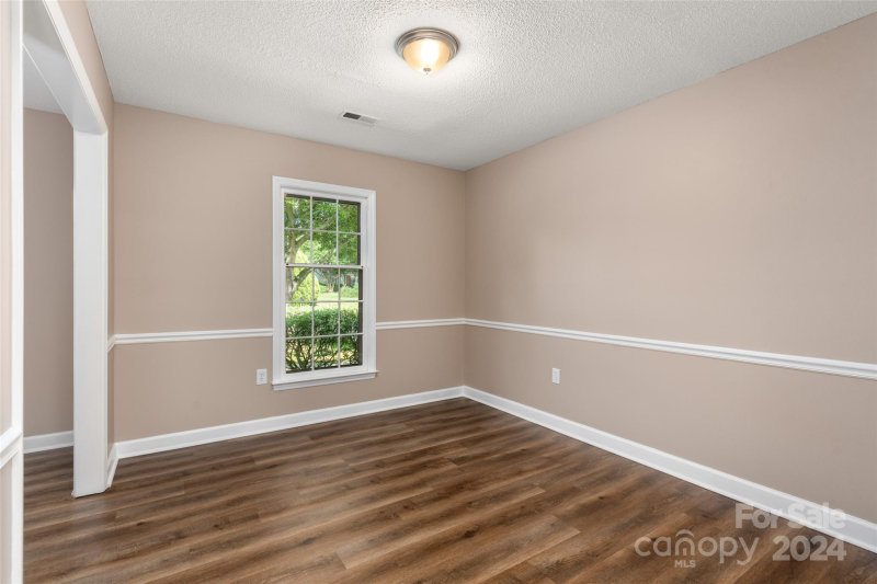 Property image 5 at 2023 Glouchester Circle, Charlotte, NC 28226