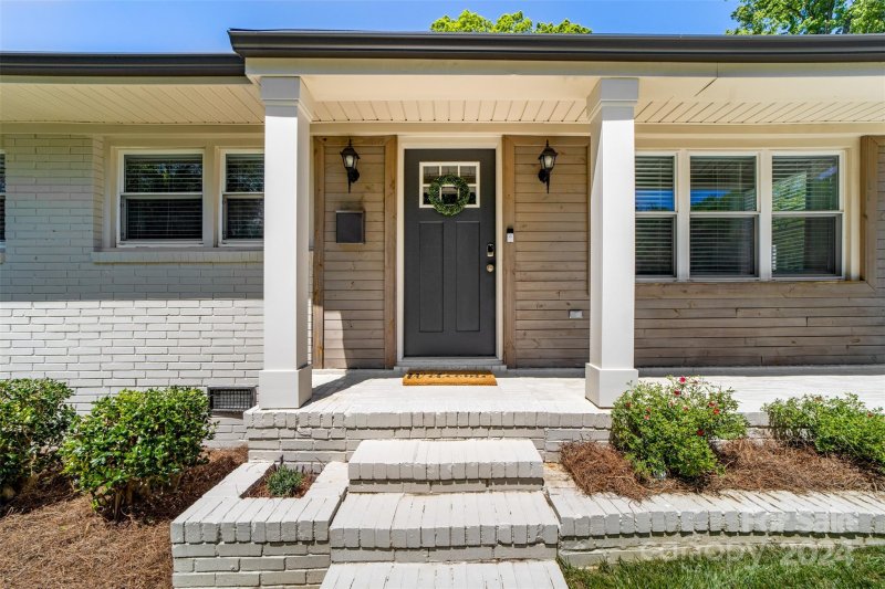 Property image 2 at 3409 Dunaire Drive, Charlotte, NC 28205