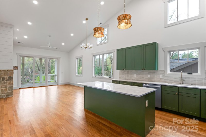 Property image 2 at 114 Unadilla Avenue, Asheville, NC 28803