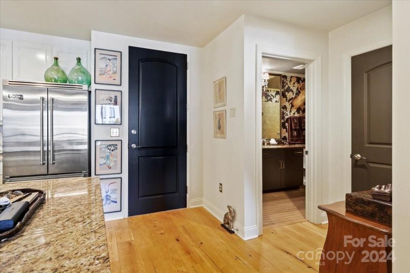 Property image 5 at 701 Royal Court, Charlotte, NC 28202