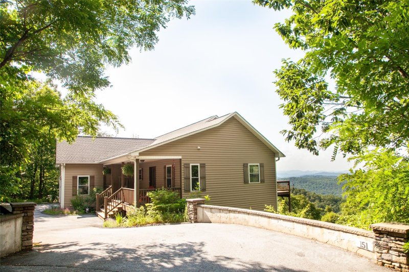 Property image 2 at 151 Old Still Road, Hendersonville, NC 28739