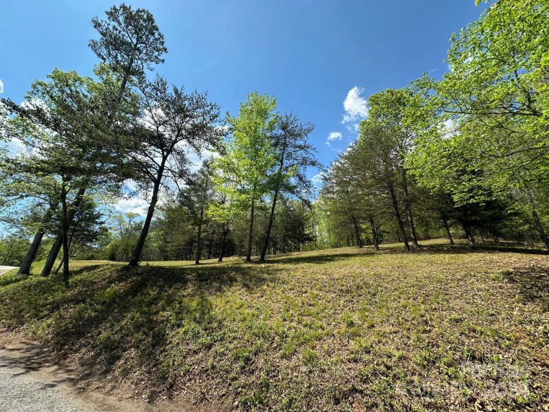 Property image 3 of 306 Rock Ledge Drive in Vista At Bills Mountain, Lake Lure, NC 28746