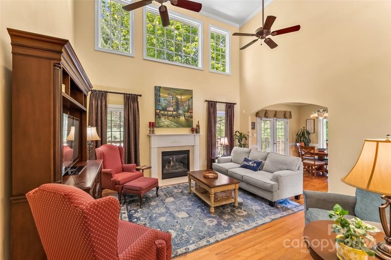 Property image 2 at 4001 Tanglewood Lane, Hickory, NC 28601