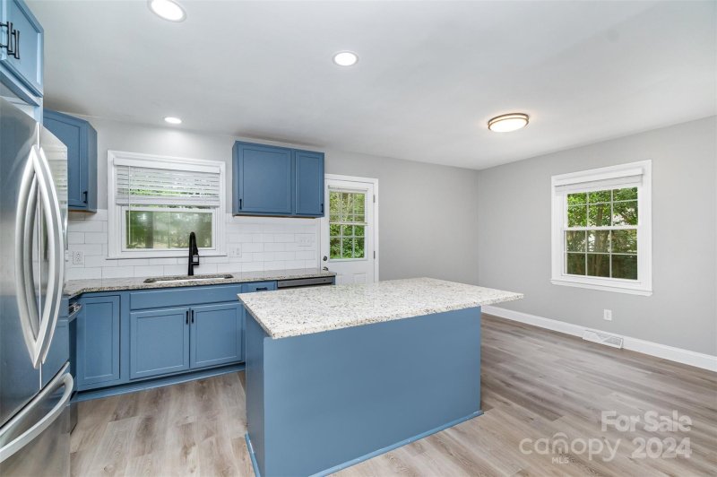 Property image 3 at 5200 Delivau Drive, Charlotte, NC 28215