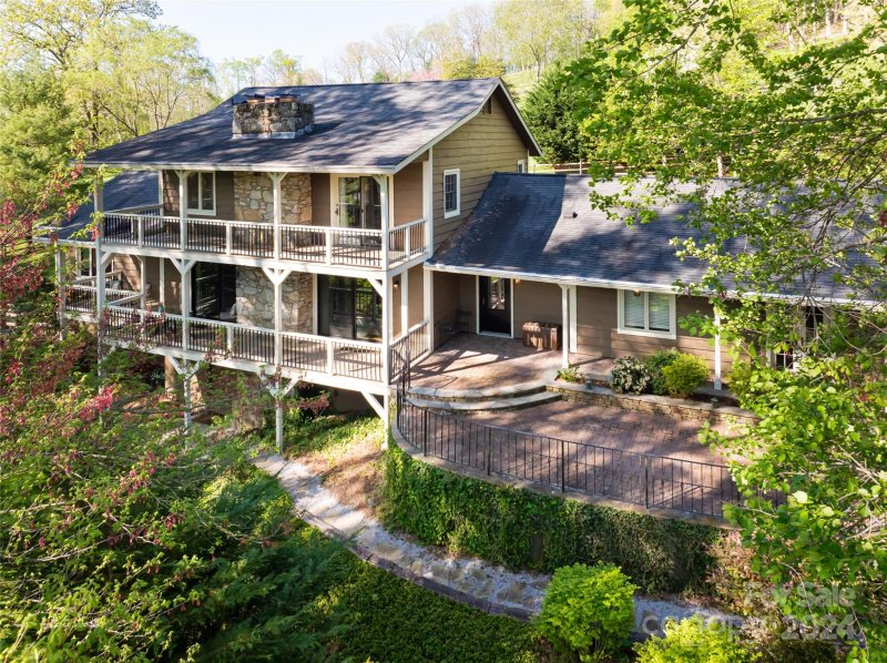 Property image 3 at 60 Deerhaven Lane, Asheville, NC 28803