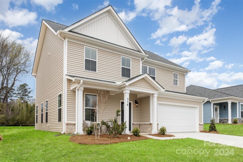 Property image 2 at 220 Surrey Oak Lane, Charlotte, NC 28216