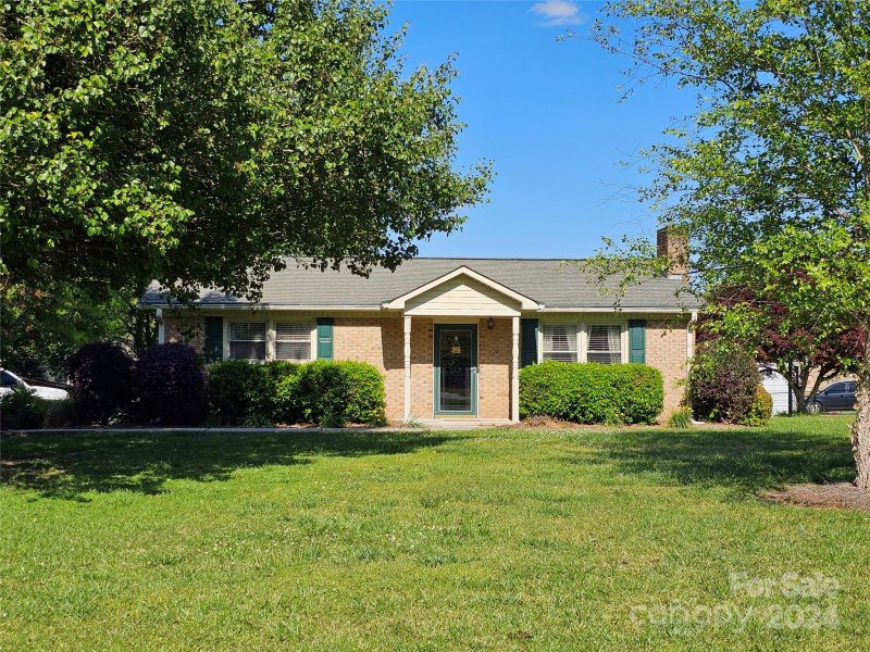 2483 Oxford Circle