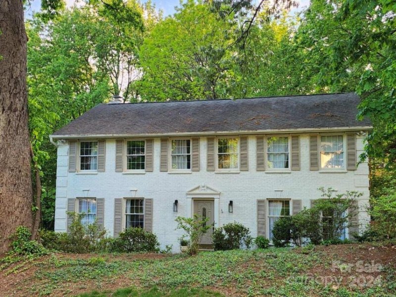 6826 Rollingridge Drive