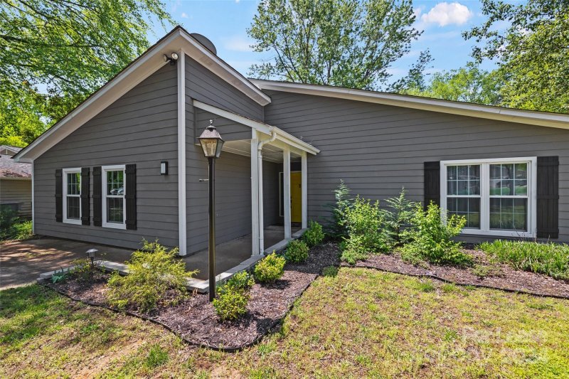 Property image 3 at 6801 Stillmeadow Drive, Charlotte, NC 28277