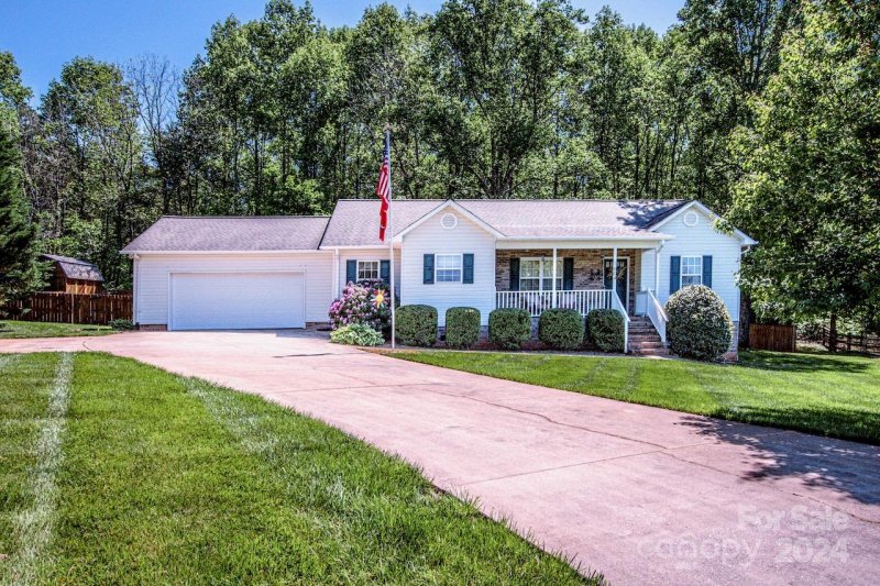 Property image 2 at 1604 Indian Head Court, Conover, NC 28613