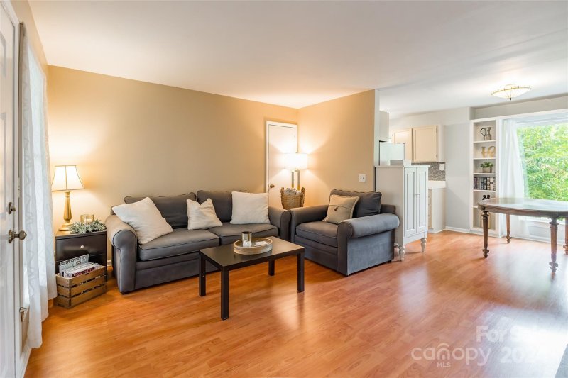 Property image 5 at 430 Queens Road, Charlotte, NC 28207