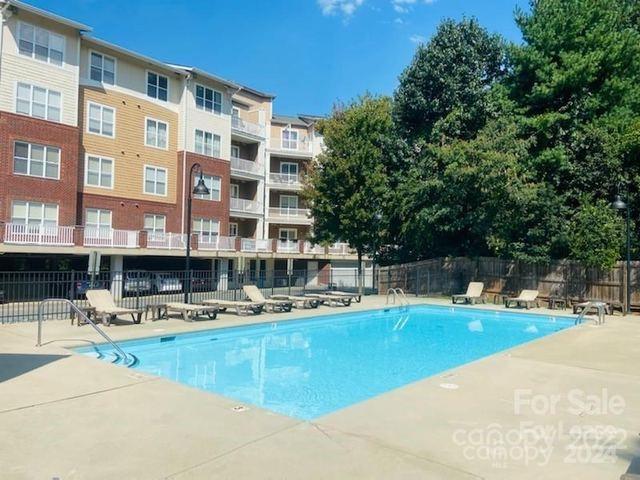 Property image 4 at 1000 E Woodlawn Road, Charlotte, NC 28209