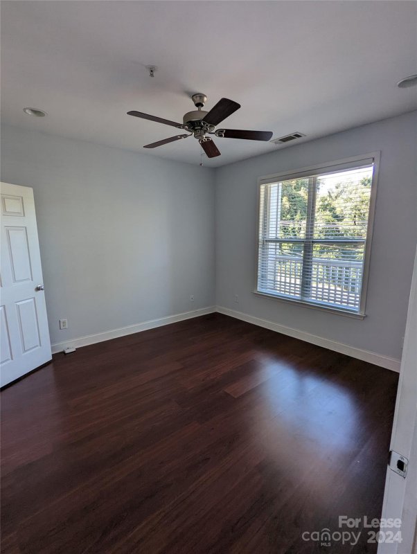 Property image 5 at 1000 E Woodlawn Road, Charlotte, NC 28209