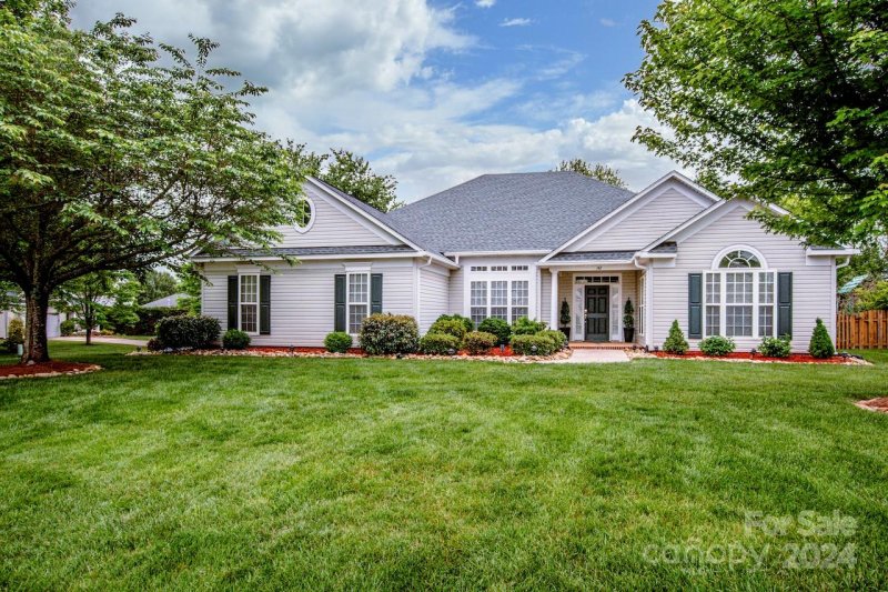 142 Lamplighter Lane