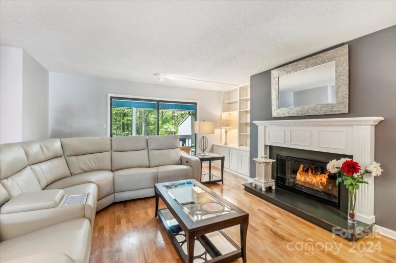 Property image 2 at 719 Crowfields Lane, Asheville, NC 28803