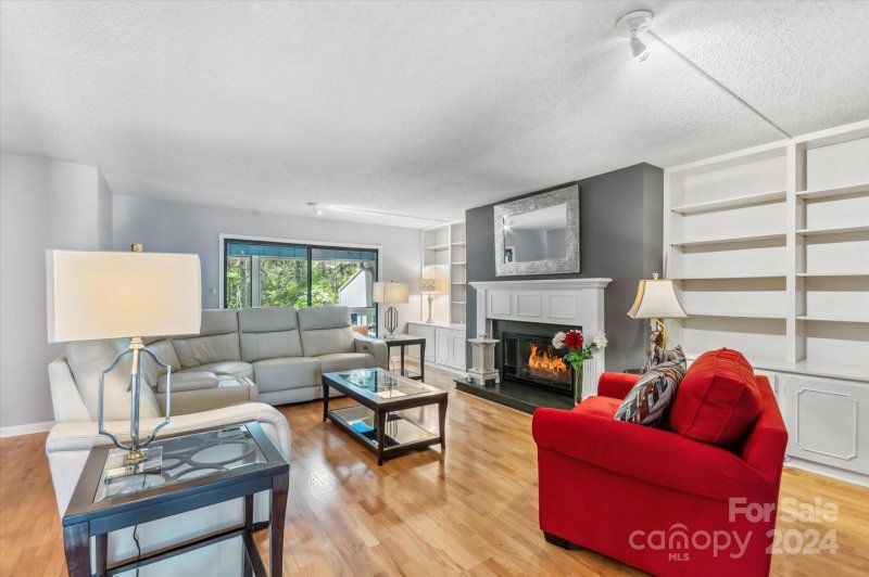 Property image 3 at 719 Crowfields Lane, Asheville, NC 28803