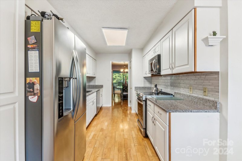 Property image 5 at 719 Crowfields Lane, Asheville, NC 28803