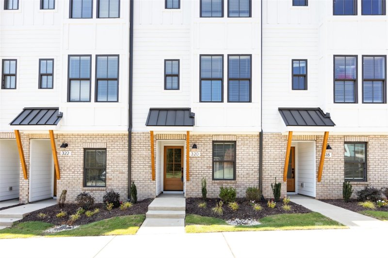 Property image 2 at 320 S Turner Avenue, Charlotte, NC 28208