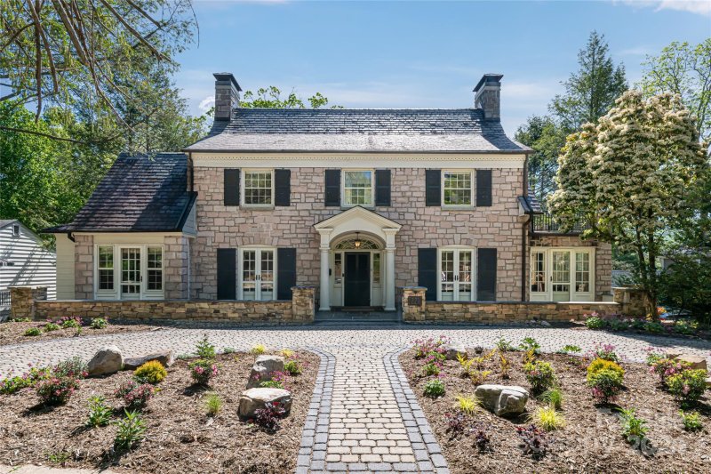 Property image 2 at 221 Kimberly Avenue, Asheville, NC 28804