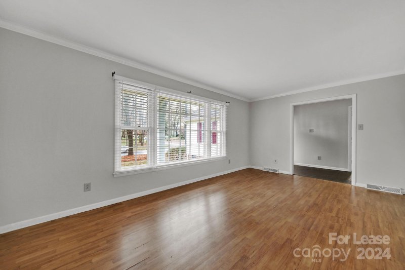 Property image 3 at 5922 Coatbridge Lane, Charlotte, NC 28212