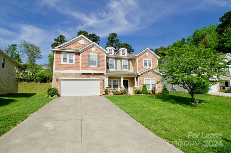 7043 Woodbridge Valley Circle