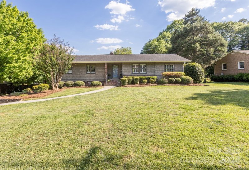Property image 2 at 212 Walnut Avenue, Mount Holly, NC 28120