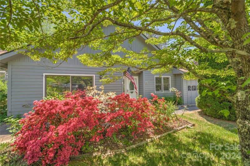 Property image 2 at 16 Windflower Court, Asheville, NC 28805