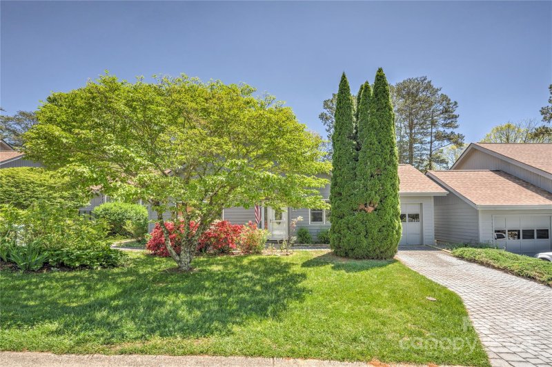 Property image 3 at 16 Windflower Court, Asheville, NC 28805