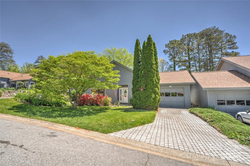 Property image 4 at 16 Windflower Court, Asheville, NC 28805