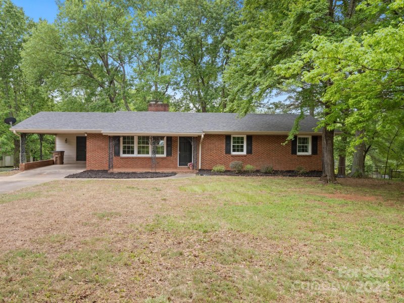 923 Lake Drive