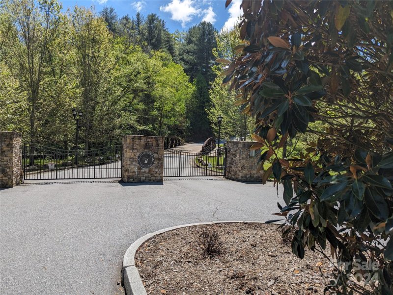 Property image 2 at 11 Erin Glen Court, Fairview, NC 28730