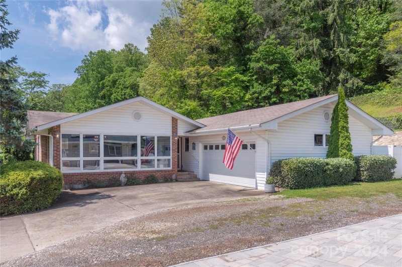 Property image 4 at 27 Links Lane, Waynesville, NC 28786