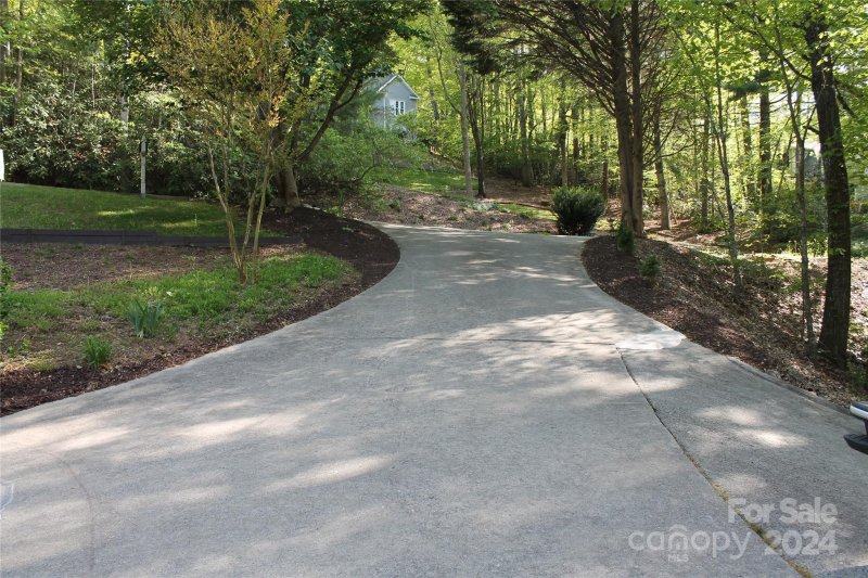 Property image 4 at 733 Zelda Court, Hendersonville, NC 28792