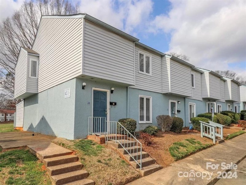 Property image 2 at 1909 Mereview Court, Charlotte, NC 28210